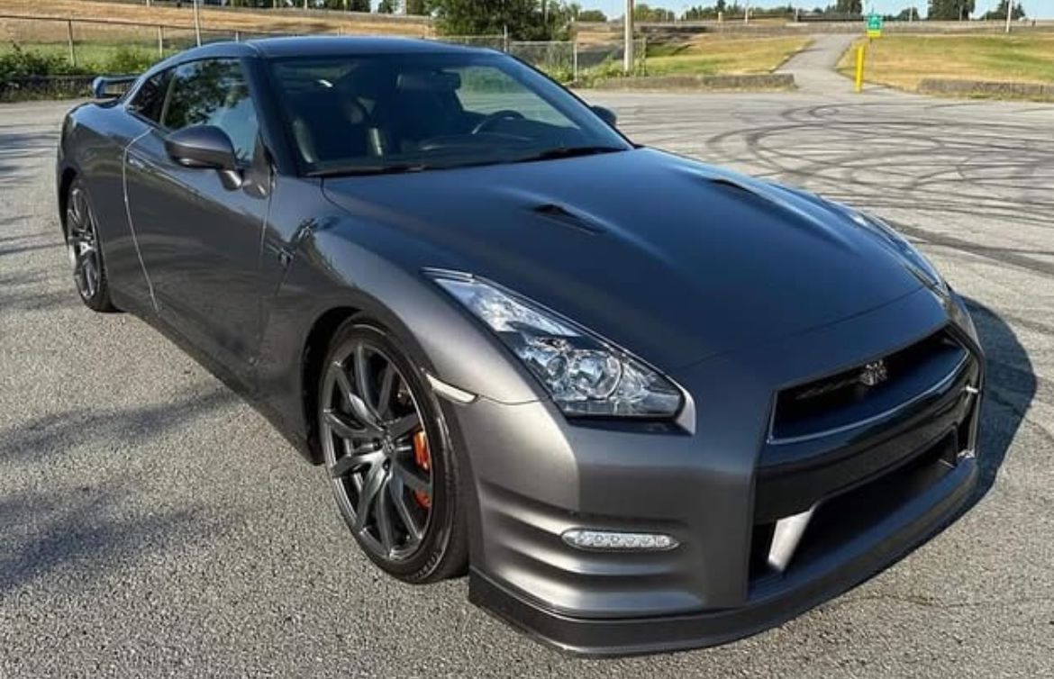 2014 NISSAN GTR.
