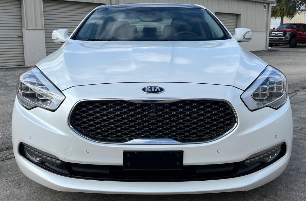 2015 Kia K900 Luxury.