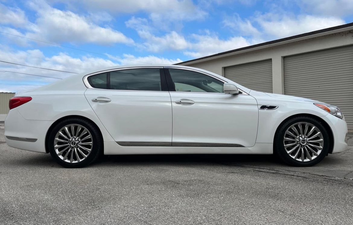2015 Kia K900 Luxury.