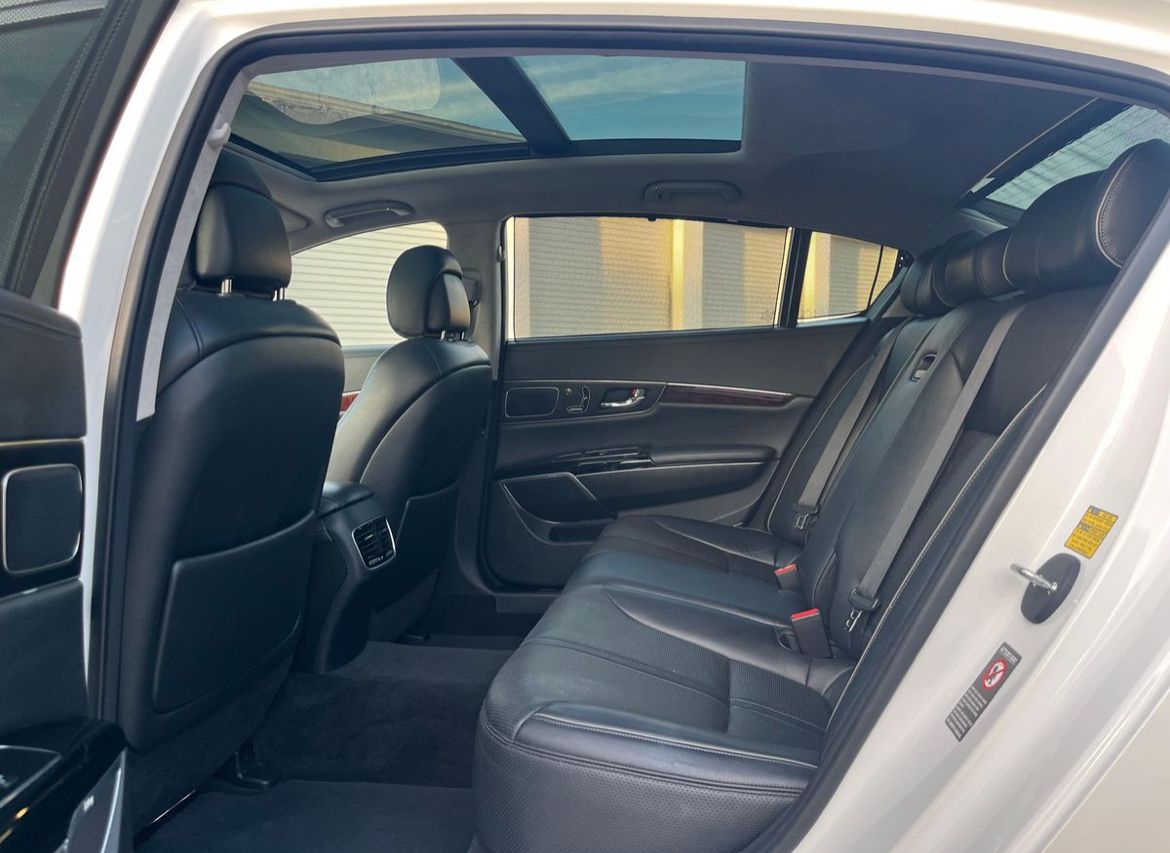 2015 Kia K900 Luxury.