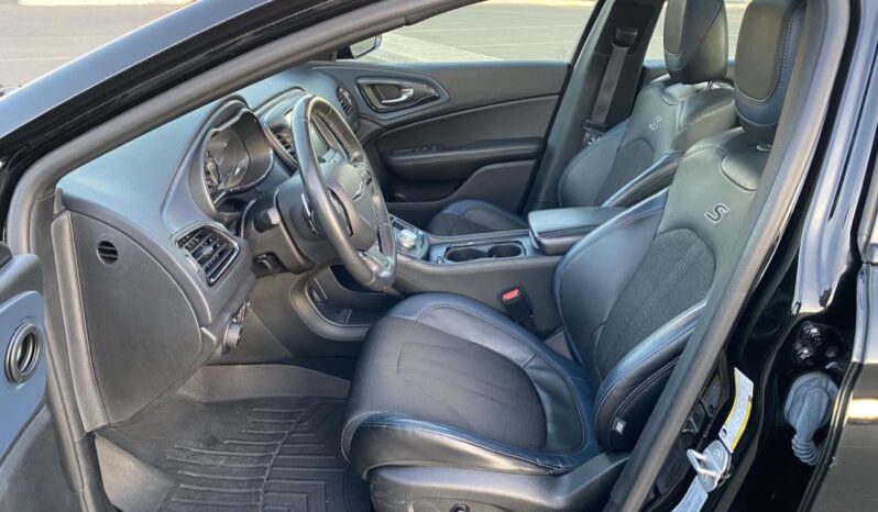 
								2015 Chrysler 200S 3.6 full									