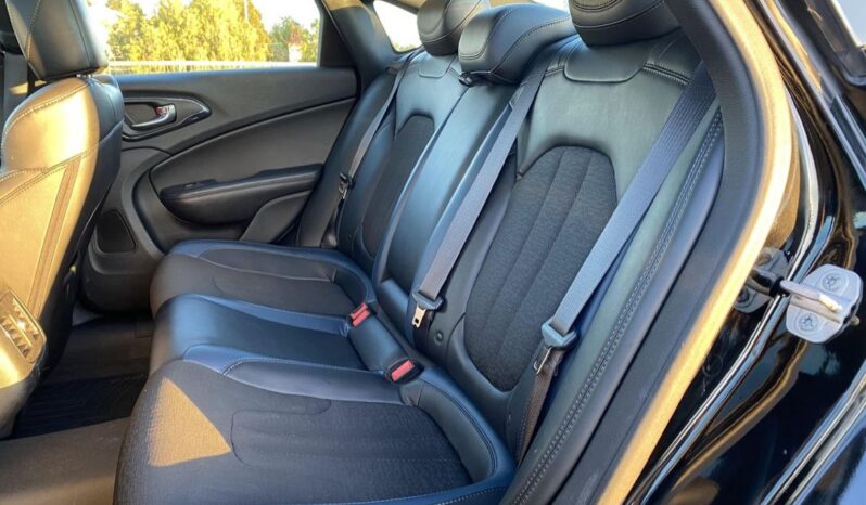 
								2015 Chrysler 200S 3.6 full									