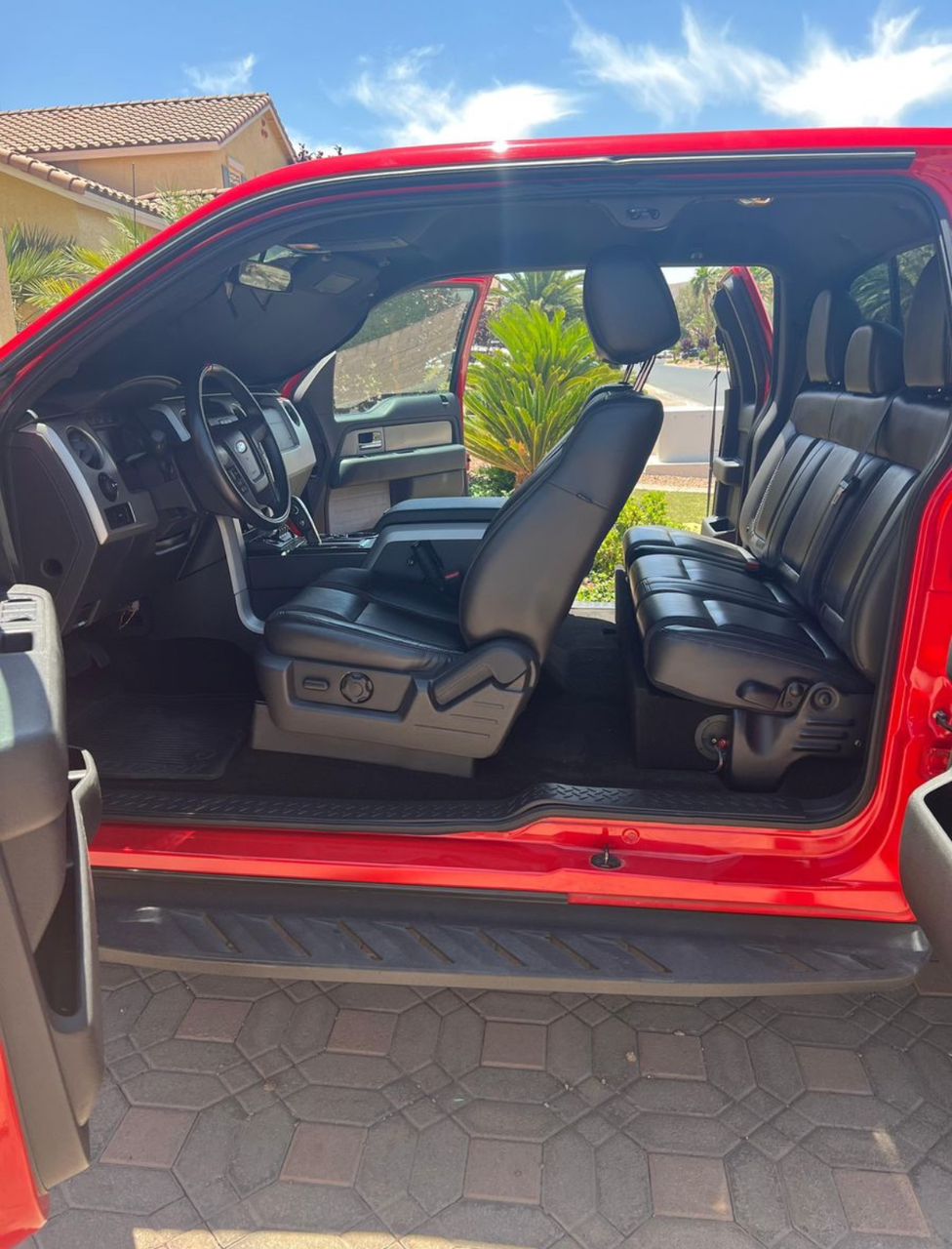 2012 FORD F-150 SVT RAPTOR.