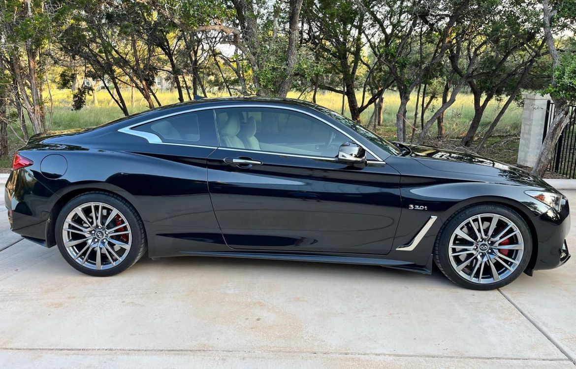2017 Infiniti Q60 Red Sport 400.