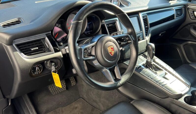 
								2015 Porsche Mecan S. full									